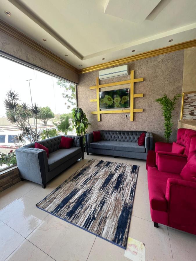أجنحة ورد للوحدات الفندقية Khamis Mushait Exteriör bild